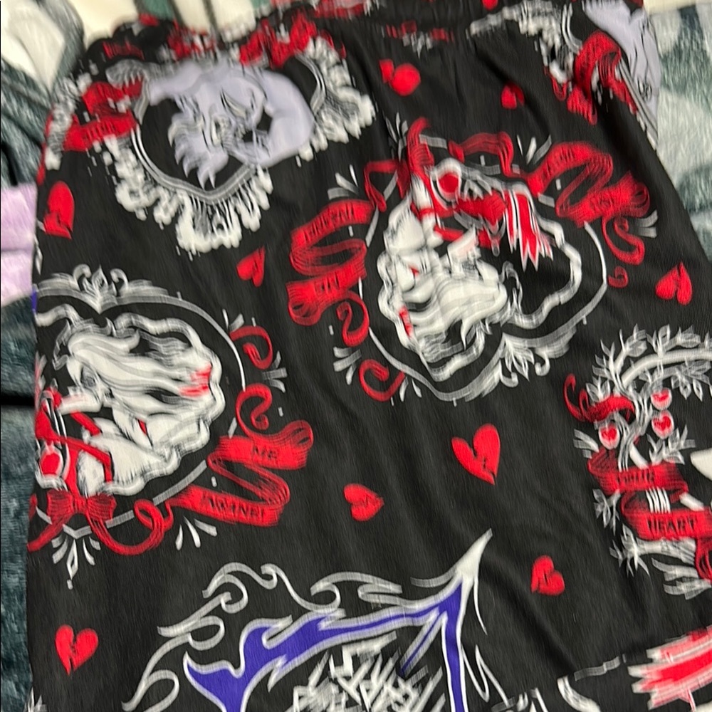 Black and Red Graphic Print Pants - Picture 2 of 2